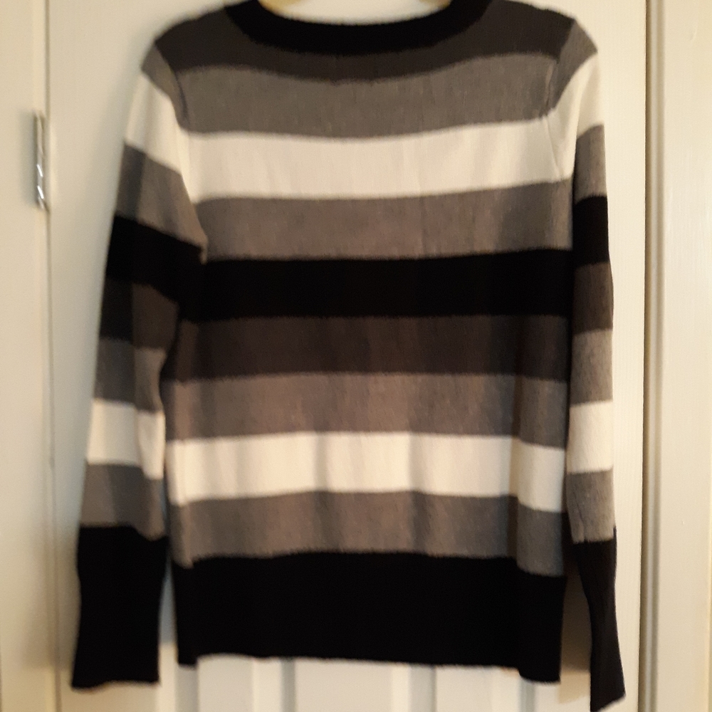 ST JOHN'S BAY SWEATER EUC - Picture 3 of 5